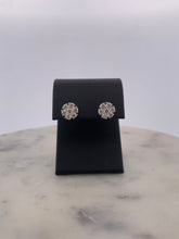 Load image into Gallery viewer, Flower Cluster Earrings
